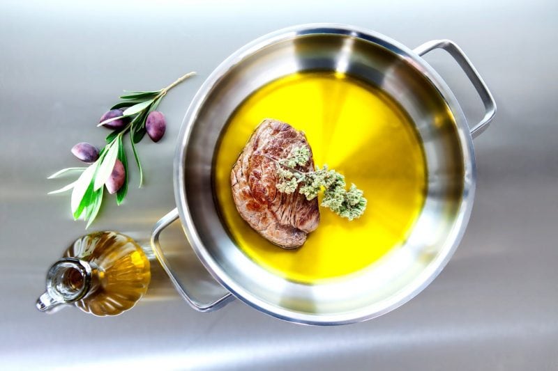 Steak in Olivenöl Pfanne